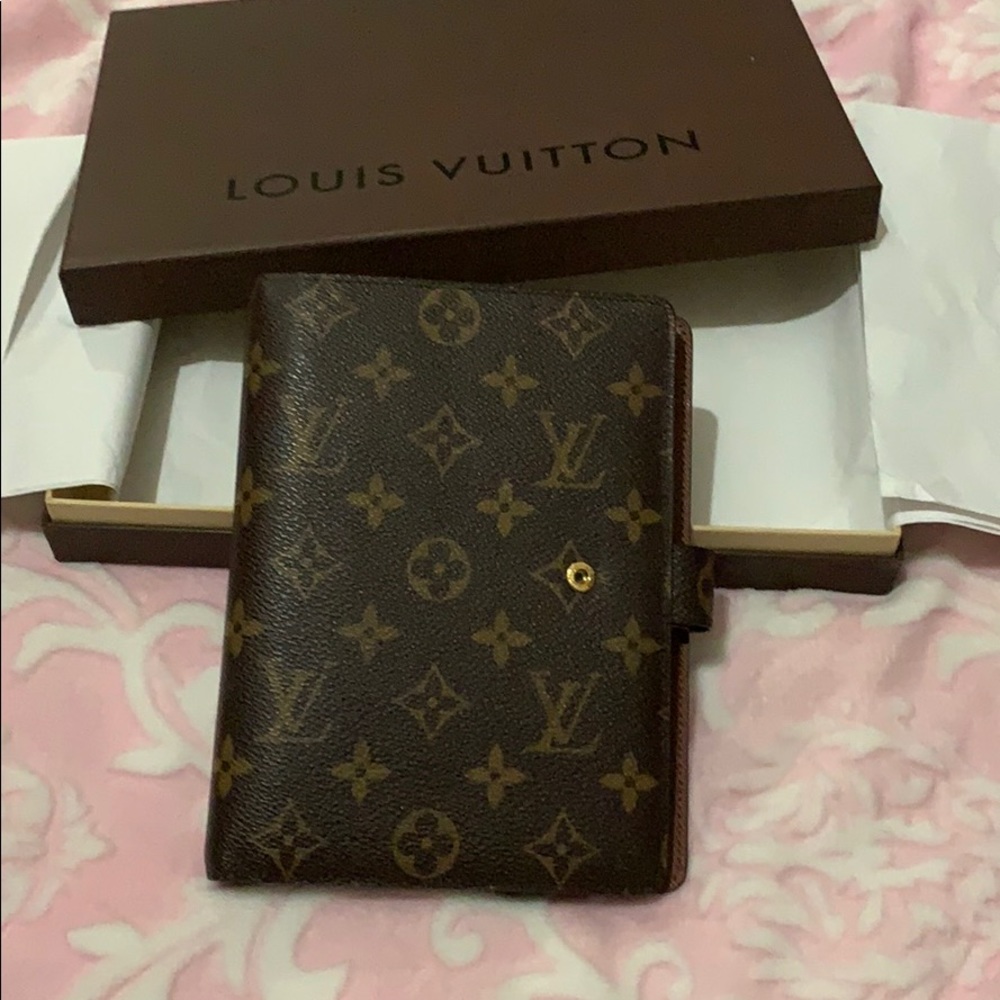 Louis Vuitton MM agenda
